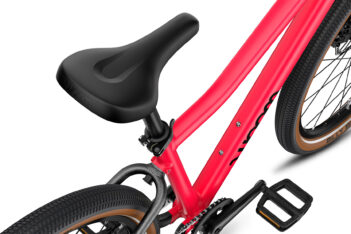 woom EXPLORE 4-6 Limited Edition neon pink sadel